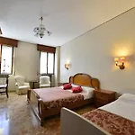 赞highly Recommened Lovenice Spacious Close To Train Station 威尼斯华人民宿旅馆 Διαμέρισμα *