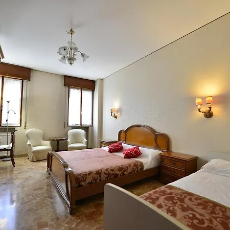 赞highly Recommened Lovenice Spacious Close To Train Station 威尼斯华人民宿旅馆 Lejlighed *